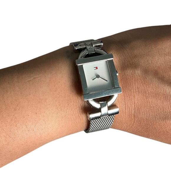 Tommy Hilfiger Women's Watch Water Resistant 100% Stainless Steel Mesh Silver - Picture 1 of 9